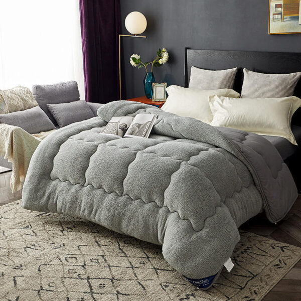 Luxurious Polyester Quilt Blanket - Image 5
