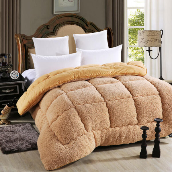 Luxurious Polyester Quilt Blanket - Image 4